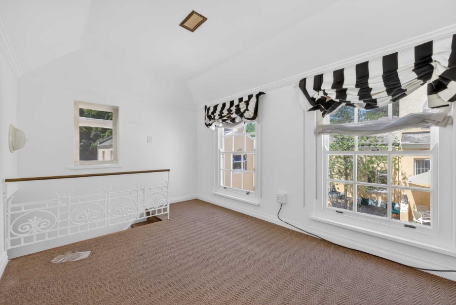 2 Bedroom Property for Sale in Green Point Western Cape